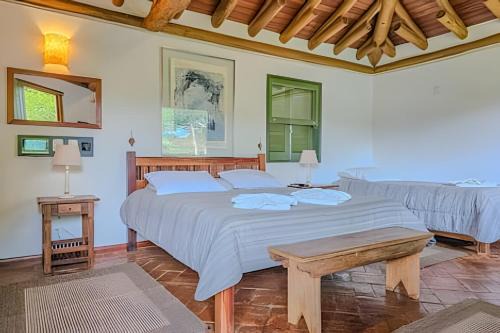 Passa Quatro Apartment | Lindo chalé com lareira, sauna e piscina.