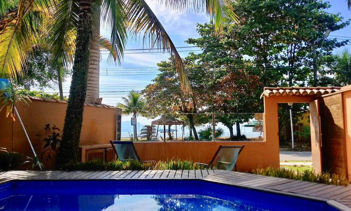 Jabaquara House | Lirio House. front beach. 3 ensuites, 1km from old center, with pool, wifi and BBQ