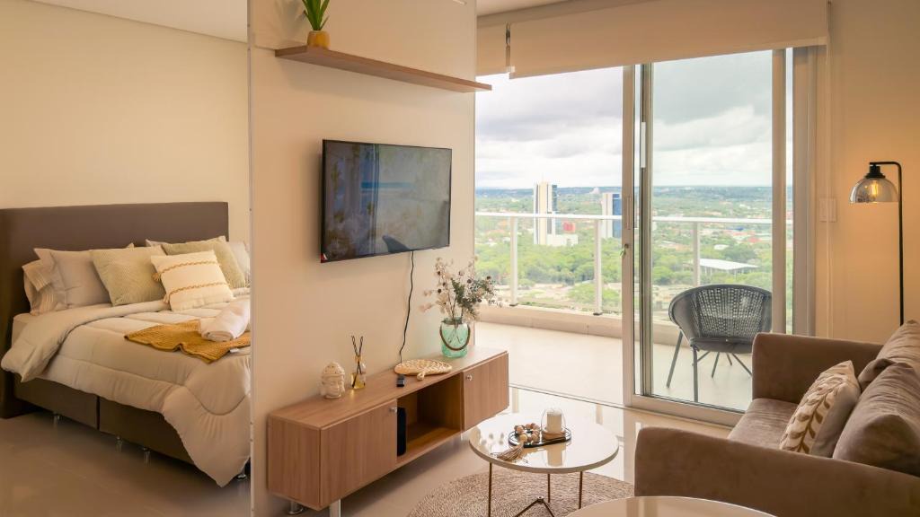 Asuncion Hotel | Loft with Balcony and Rooftop Pool - The Avenue