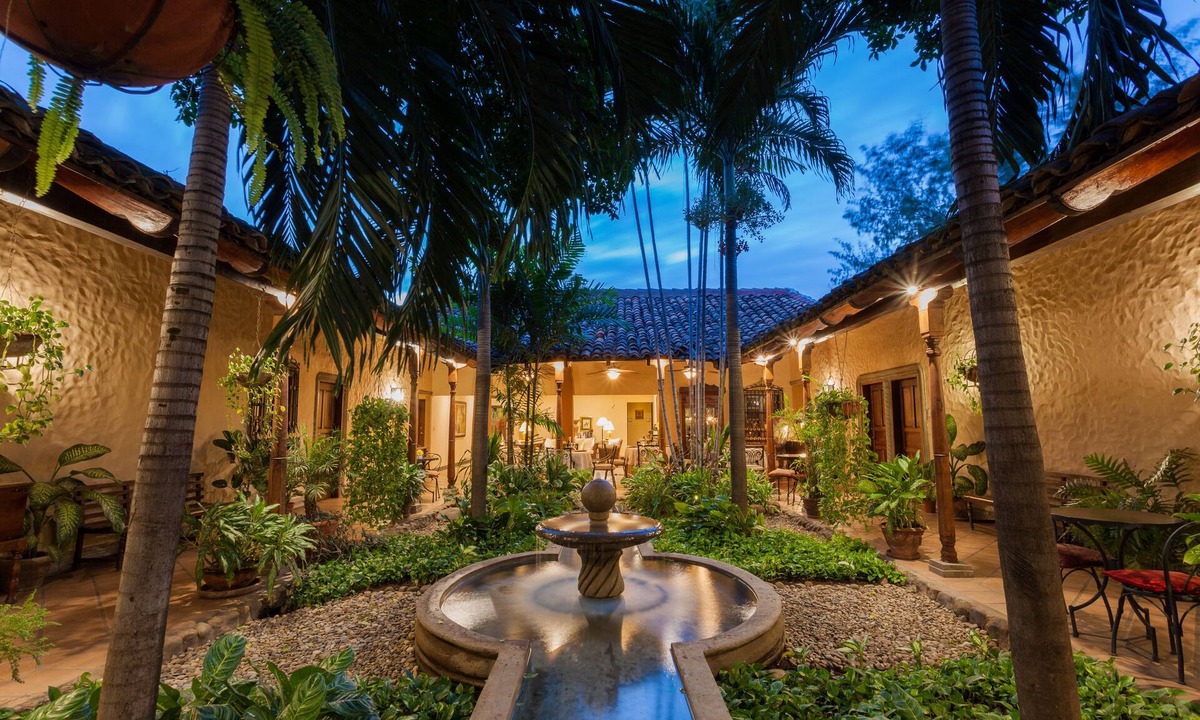 Managua Hotel | Los Robles Charming Colonial Boutique Hotel