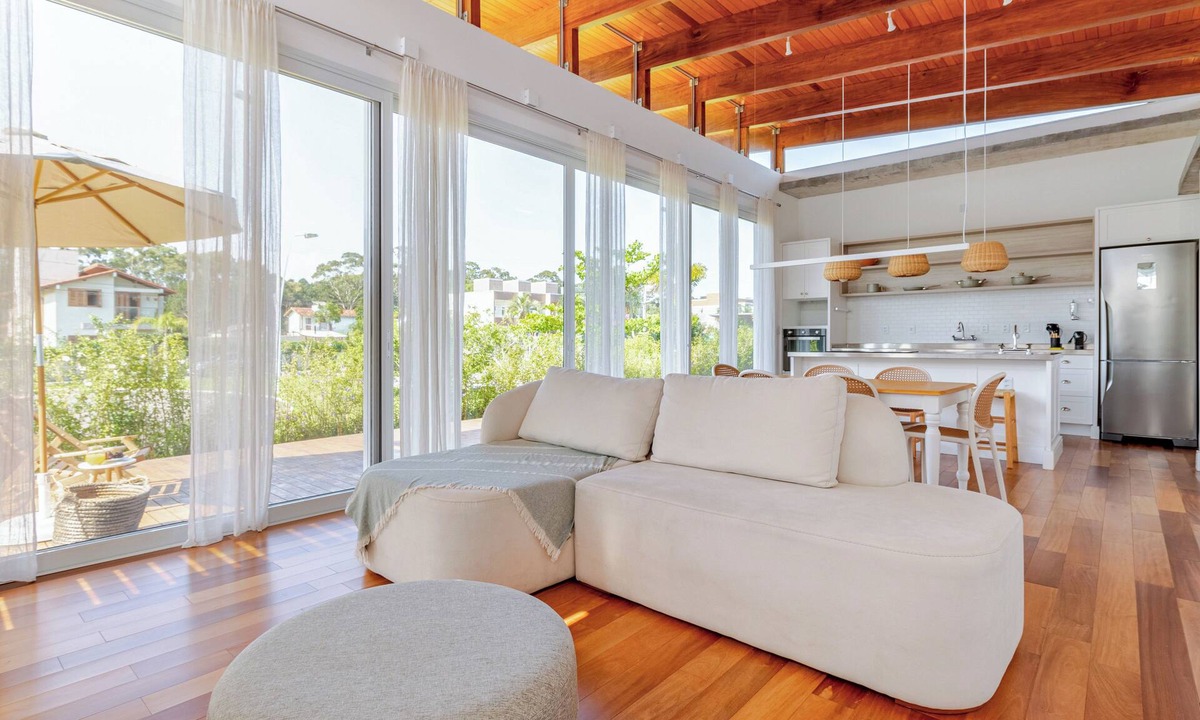 Muquem Villa | Luxury 4-bedroom villa in North Floripa