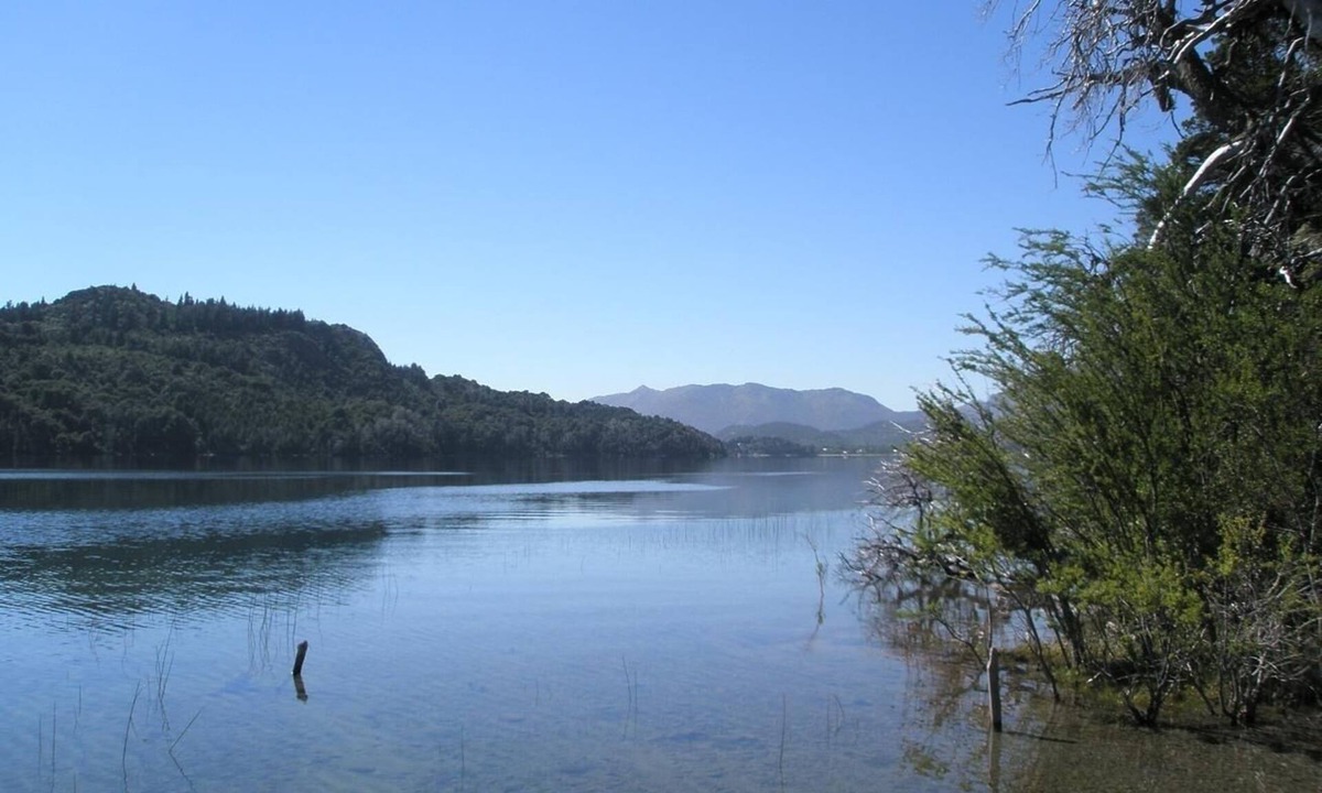 Colonia Suiza House | Magical 5 bedroom house over Moreno Lake.