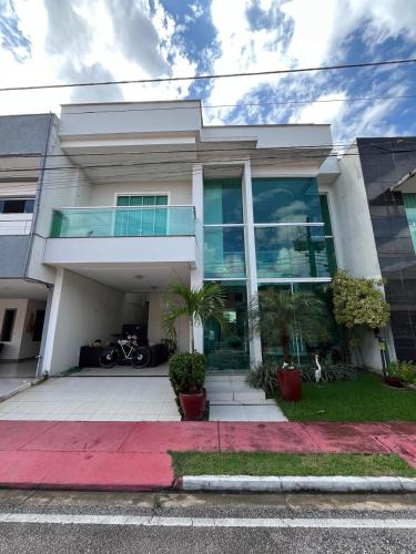 40 Horas House | Mansão em Condomínio
