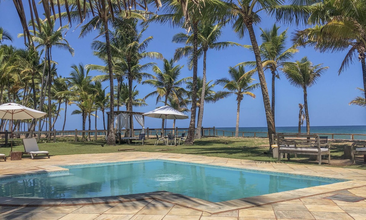 Catu de Abrantes House | Mansion right on the sand at Busca Vida beach.