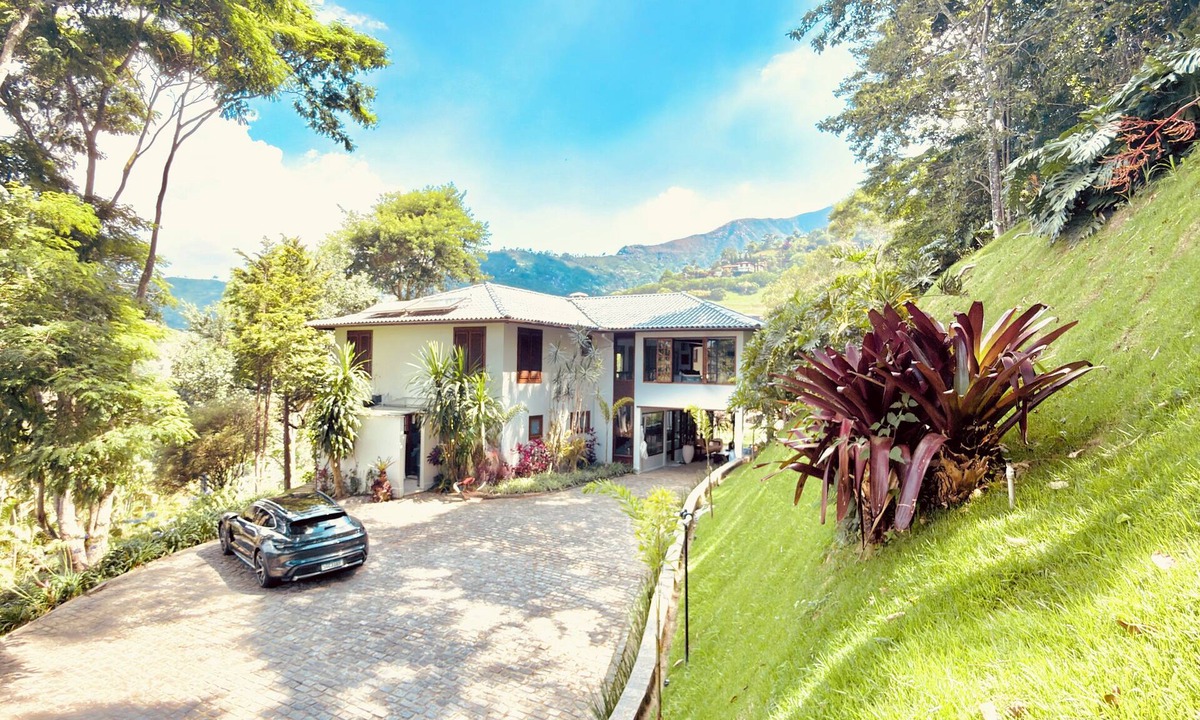 Araras House | Mansion with 5-star private service, heated pool, dedicated staff, and leisure facilities.