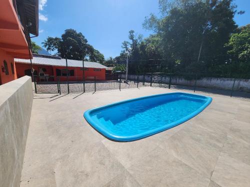 Maranduba Apartment | Maranduba Kitnet Marbela 11 — Aconchegante, Piscina, 2 Quadras do Mar