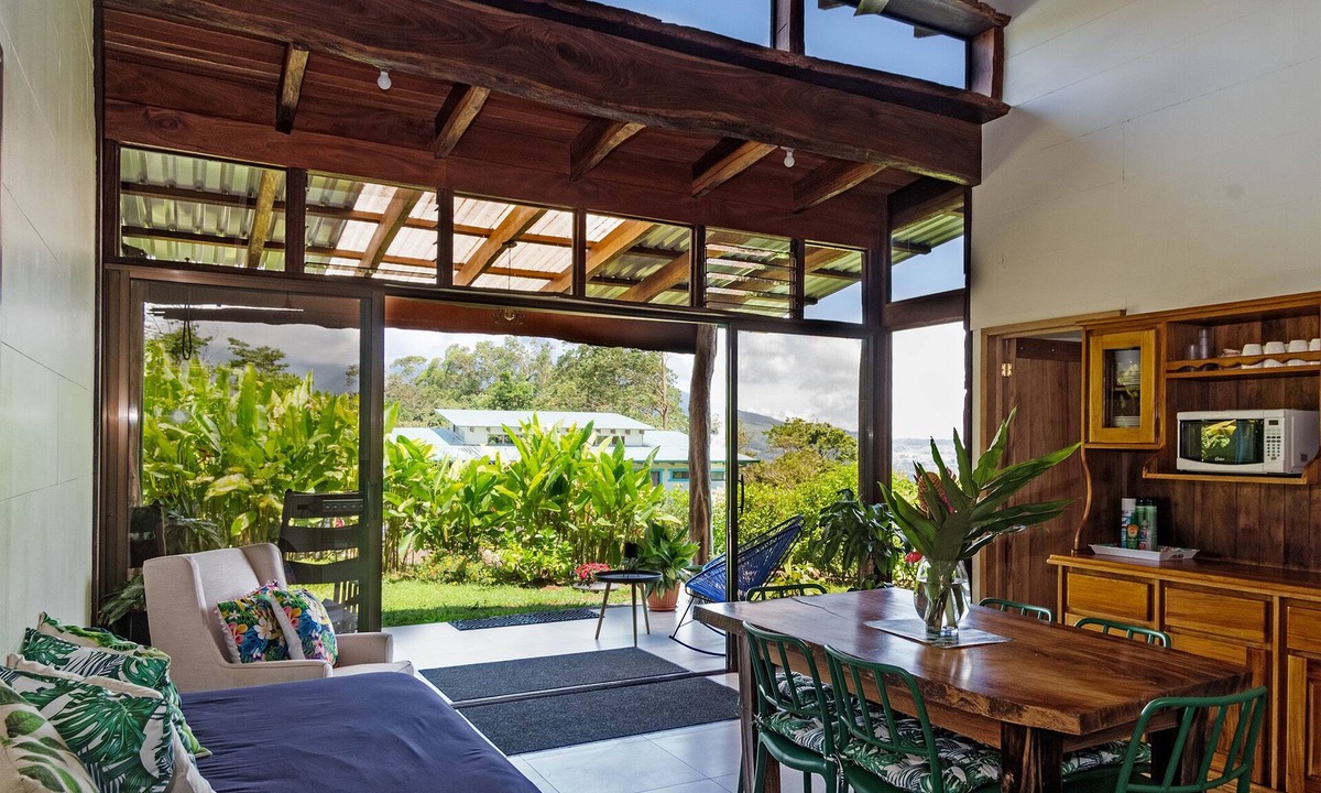 Bijagua Bed & Breakfast | Mi casa es su casa B&B