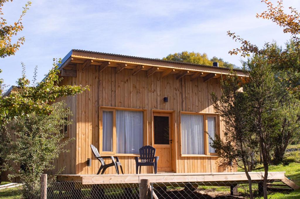 Lanin National Park Ski Chalet | Mini Casa en la montaña con vista a la CASCADA- Andes Alquileres