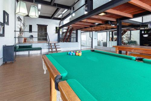 Portal da Ferradura Apartment | Modern industrial house in Búzios