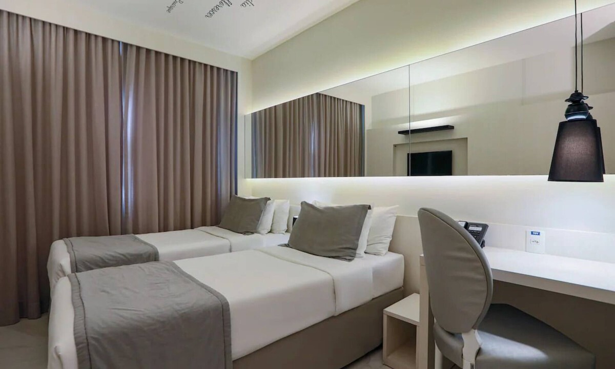 Copacabana Hotel | Modern Room Just Steps from Copacabana Beach, Sugarloaf Mountain & Selarón Steps
