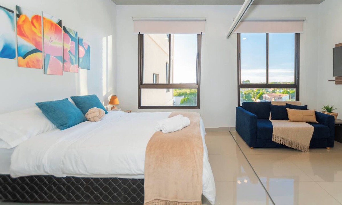 Luque Apartment | Modern Studio in Luque | Rooftop Pool & Fast WiFi