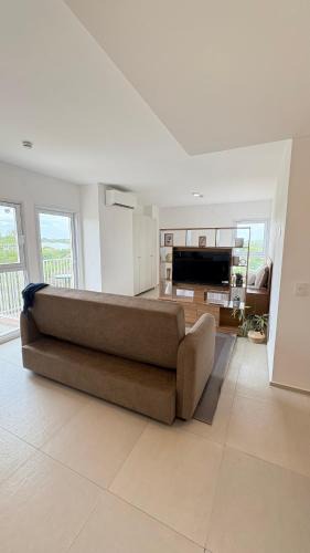 Luque Apartment | Monoambiente moderno con balcón, piscina en Luque