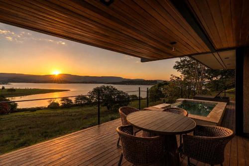 Cassia House | Morro Redondo - Bangalôs com vista do lago e da serra