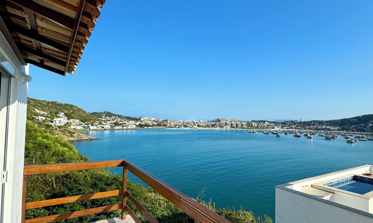 Sao Vicente de Paula House | Mountaintop paradise minutes away from Arraial do Cabo's iconic beaches