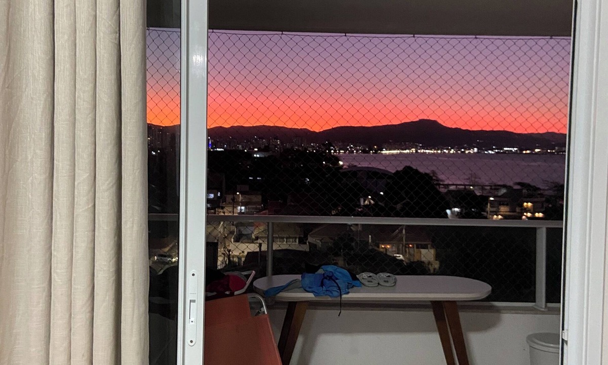 Balneario Apartment | Near the continental waterfront, Hercílio Luz bridge, New Year's Eve fireworks.