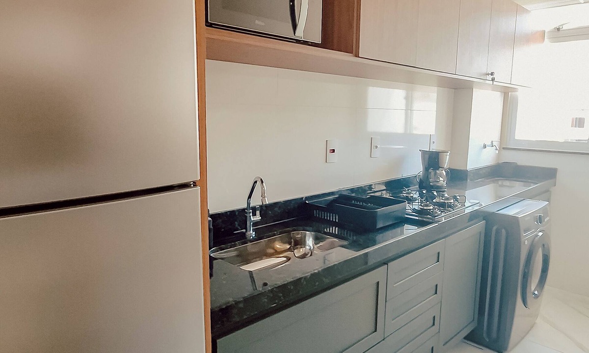 Praia de Itaparica Apartment | New apartment one block from the beach with ocean view and garage.