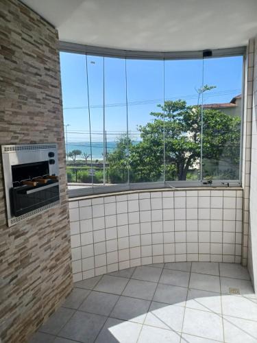 Enseada Azul Apartment | Novidade na Enseada Azul! Apto com churrasqueira, área gourmet e Ar condicionado a 150m da praia