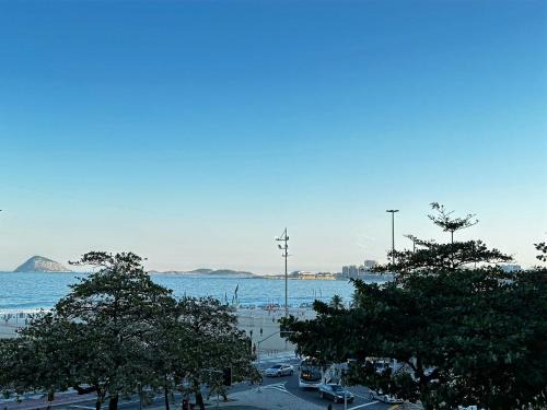 Leme Apartment | Oceanfront Avenida Atlântica
