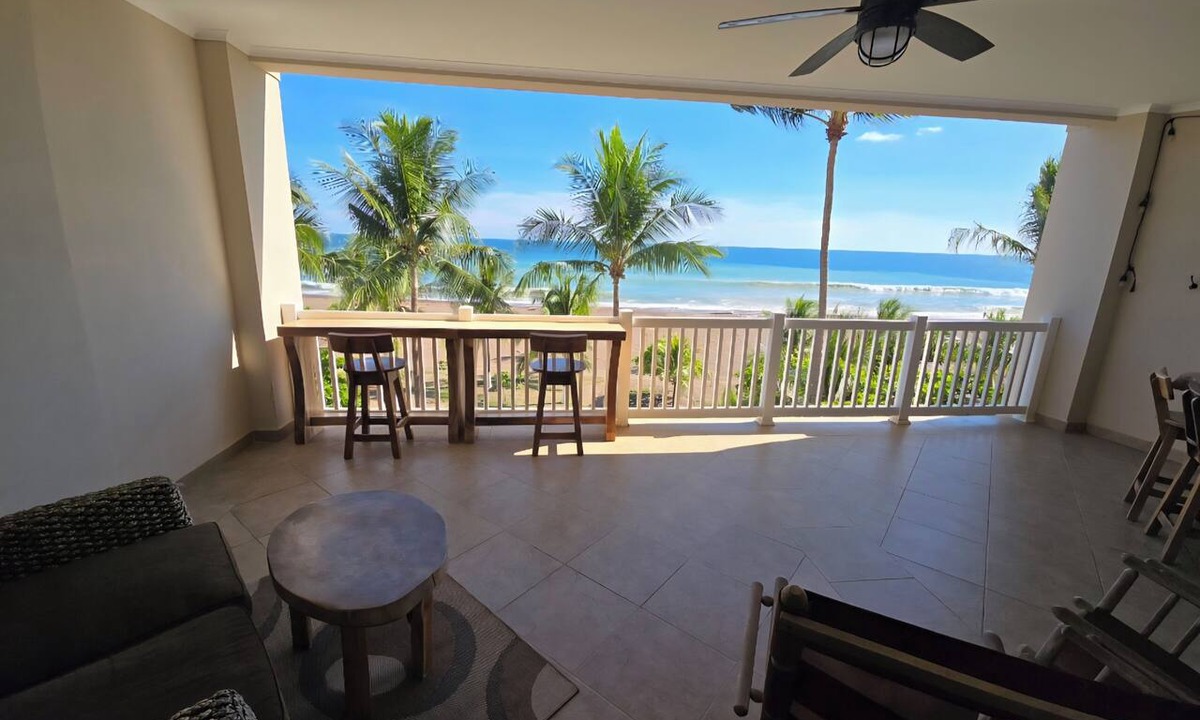 Barrio Los Faroles Condo | Oceanfront Condo Sunset Balcony - Access Crocs resort - Direct Beach Access -