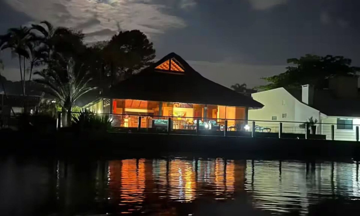 Barra da Lagoa House | Oka da Lagoa - Bali House - Luxury Chalet in Lagoa