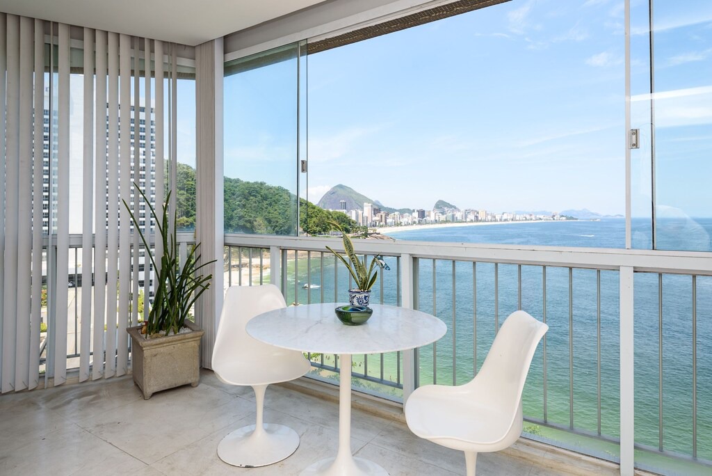 Vidigal Apartment | Omar do Rio - V 90/102: Modern 1BDR w/Cinematic View, w / Garage, Pool and Sauna. Fast Internet + Smart TV.