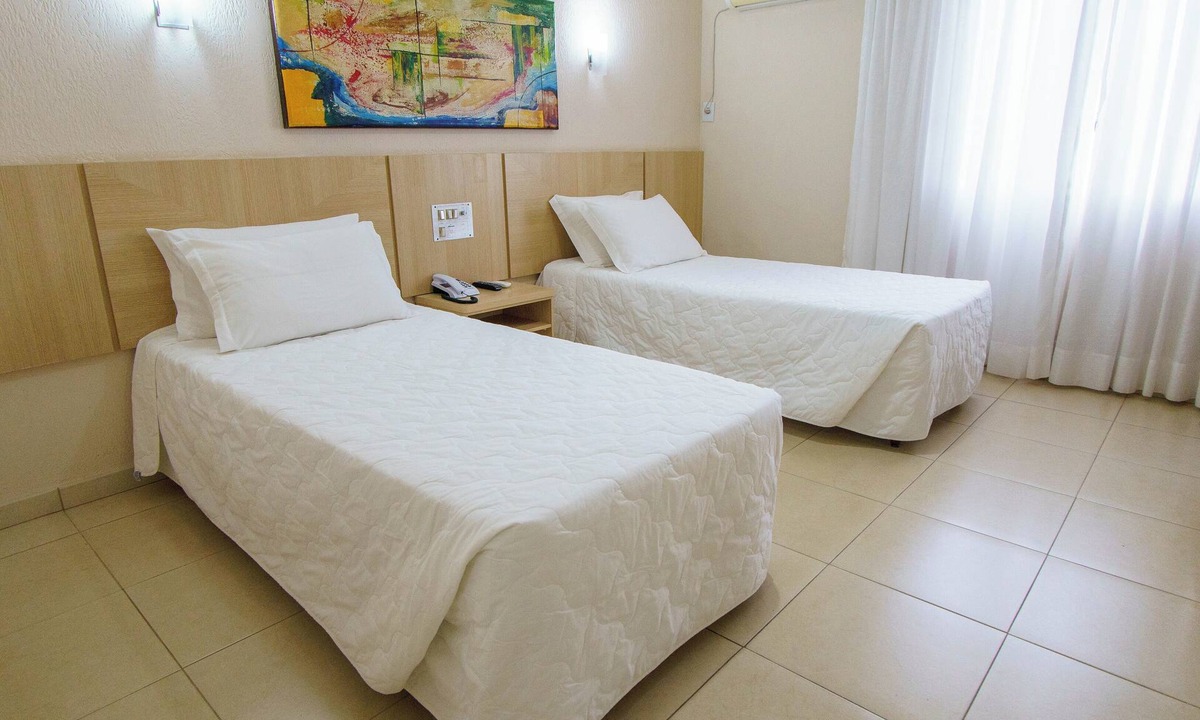 Foz do Iguacu City Centre Hotel | One Unit w/Double Bed | Breakfast Included | Gym Access | Near Waterfalls
