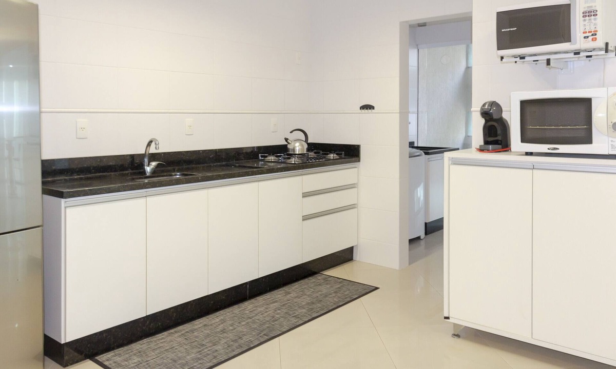 Castelo Branco Apartment | Para 8 hóspedes a 2 quadras do mar KS1145