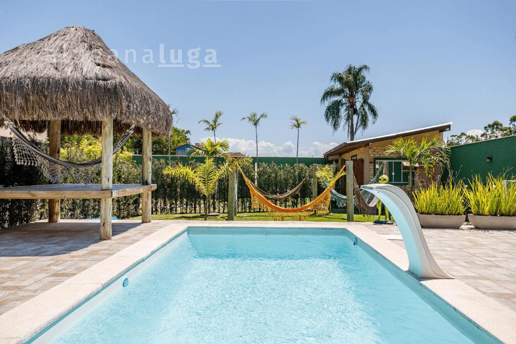 Vargem Pequena Apartment | Parrot Cabin - Heated Pool & Gourmet Area