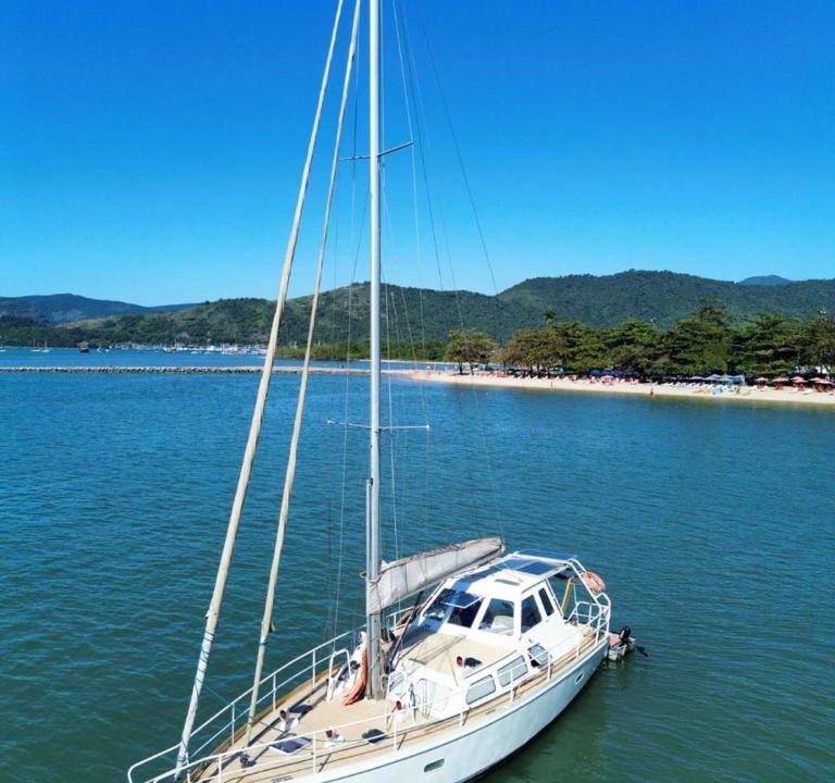 Mambucaba Boat Rental | Passeio diurno e hospedagem de Veleiro Maverick