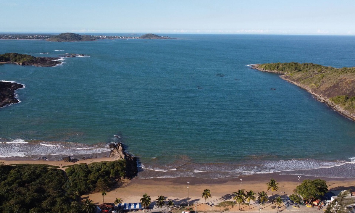 Praia do Morro Apartment | Penthouse Flat with Swimming Pool, Terrace and Stunning Sea View