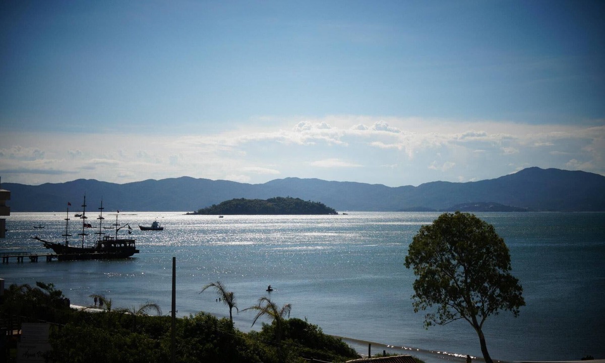 Cachoeira do Bom Jesus Apartment | Penthouse with Pool, Barbecue and Wonderful Sea View