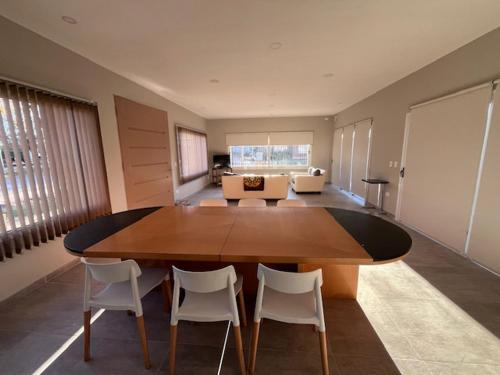 Vista Flores House | Pergolas Guest House 2