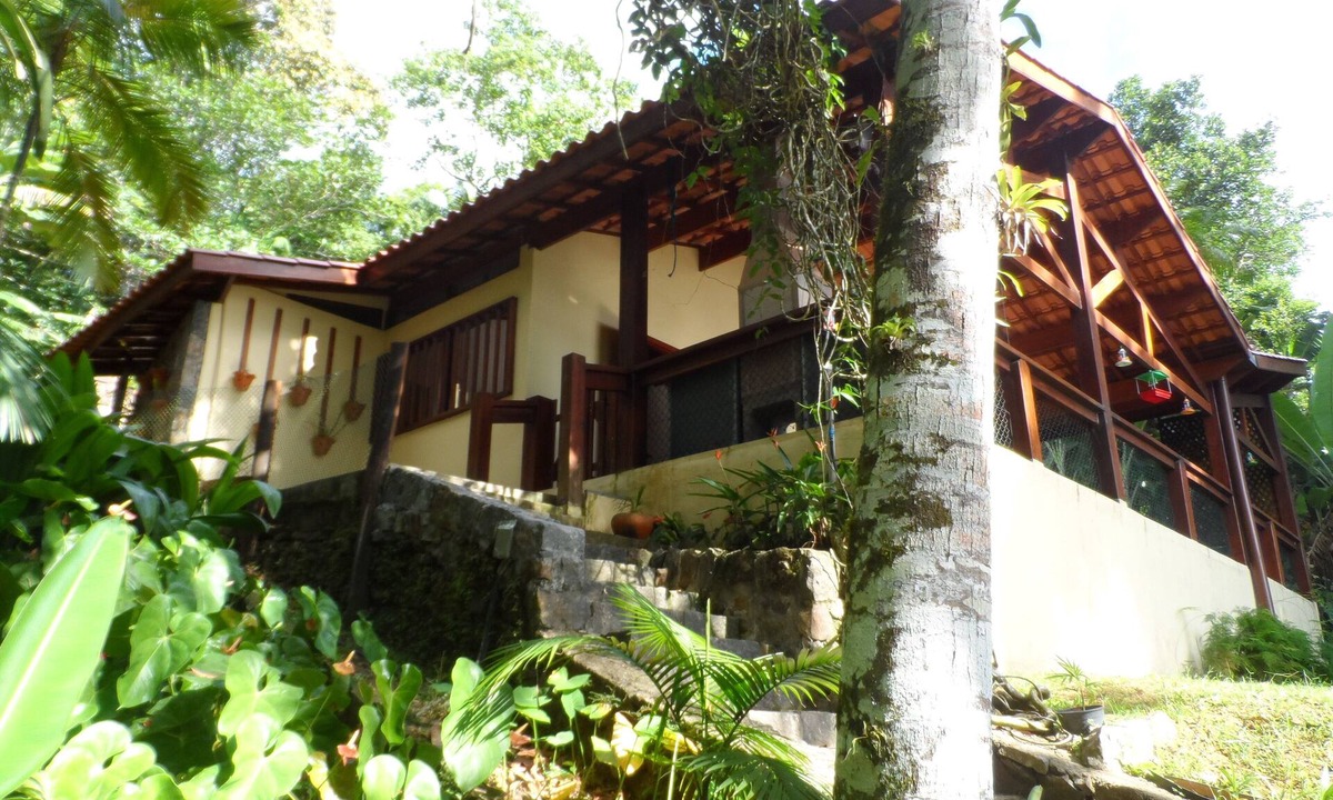 Picinguaba House | Picinguaba. Comfortable, nestled in the woods, one minute from the beach, with parking.
