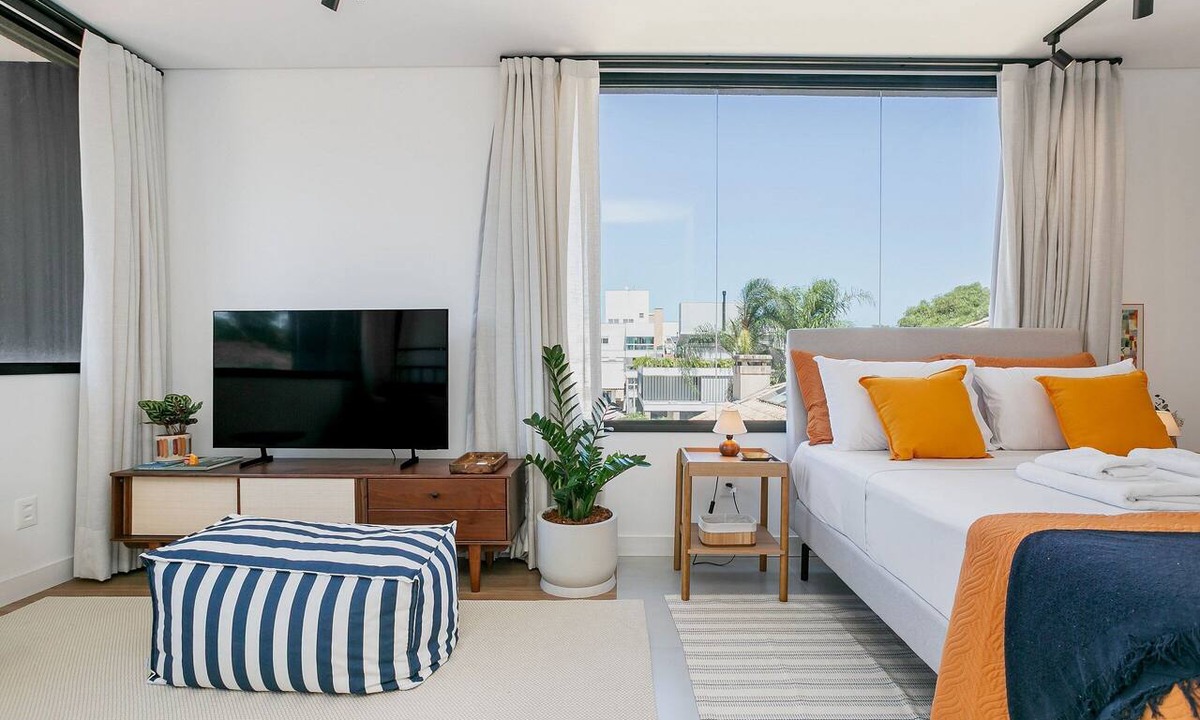 Lagoa Pequena Apartment | Pool | 50" Smart TV #CAMP17