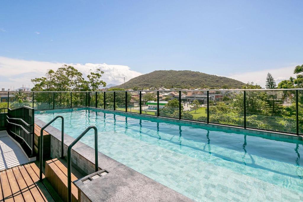 Lagoa Pequena Apartment | Pool | 50" Smart TV #CAMP17