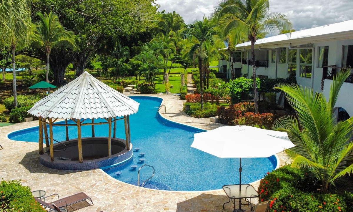 Quepos Apartment | Poolside Oasis near Manuel Antonio! AC/WiFi/Tennis