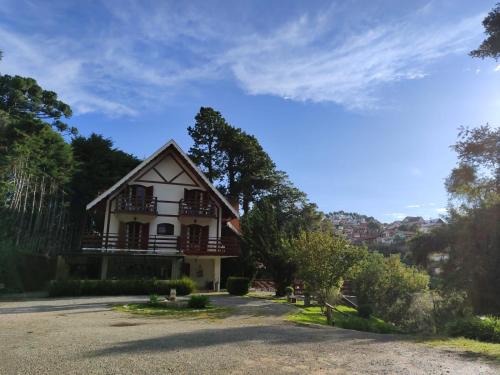 Jardim Andira Hotel | Pousada Château dos Fontes