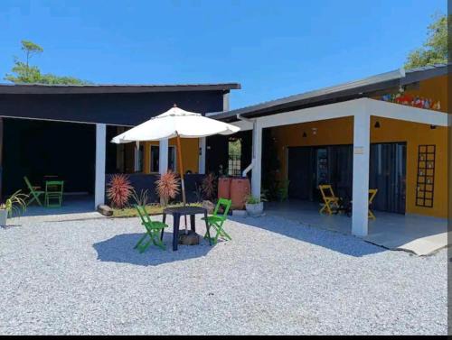 Pontal do Sul House | Quarto 2 confortável com piscina em Pontal do Sul