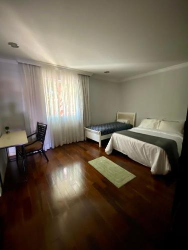 Cidade Dutra House | Quarto amplo e confortável