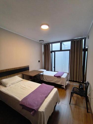 Lavras House | Quarto Duplo aconchegante novo no coração da cidade -Ufla- restaurantes e padaria