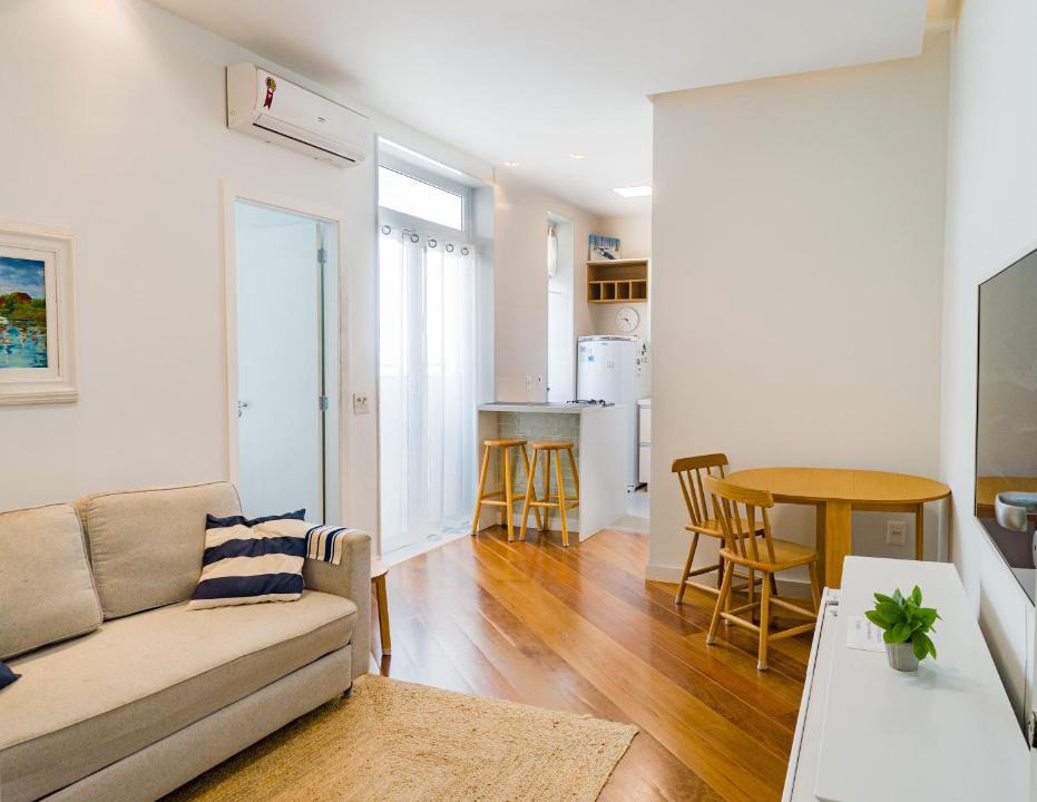 Leblon Apartment | Quarto e Sala Coraçao do Leblon