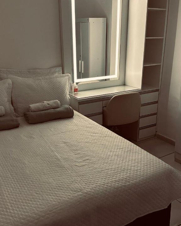 Petrolina House | Quarto privativo com penteadeira LED - n 326A