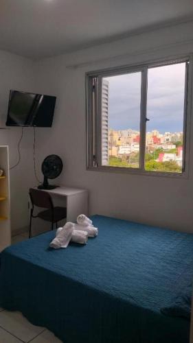 Cidade Baixa House | Quarto suite individual Compartilha somente a cozinha com o morador e sua cachorra Chori