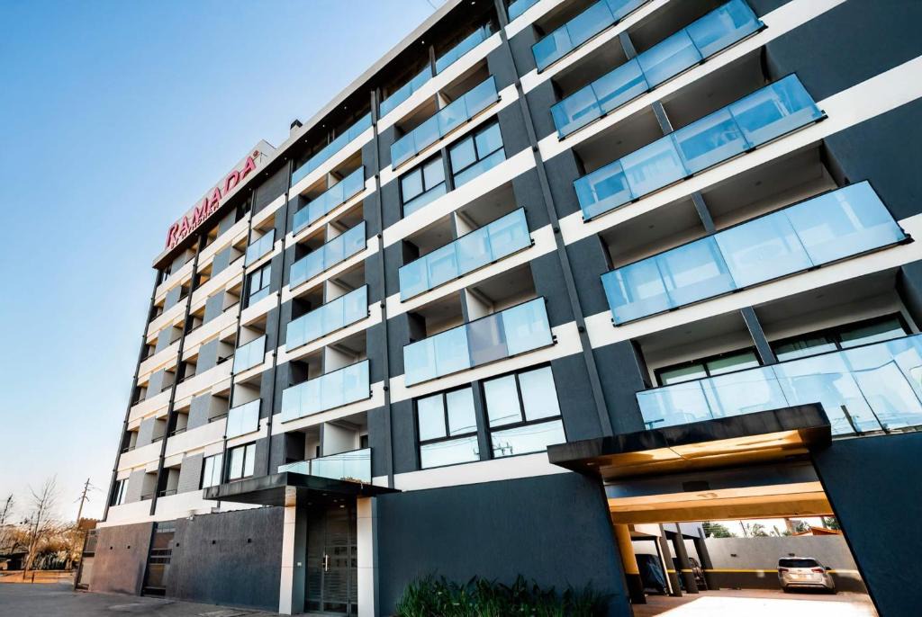 Mariano Roque Alonso Hotel | Ramada Suites by Wyndham Asuncion Aeropuerto