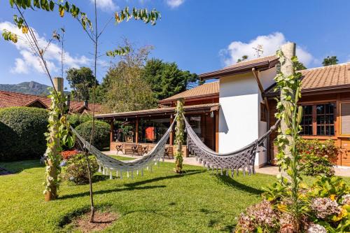 Monte Verde House | Refúgio de Montanha em Monte Verde para Famílias e Amigos com 4 Suítes