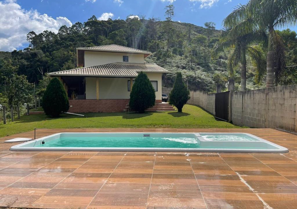Vitor Hugo House | Região de Pedra Azul casa Amarela