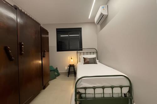 West Sector Apartment | Retro Elegance, Acoonchergo com Estilo