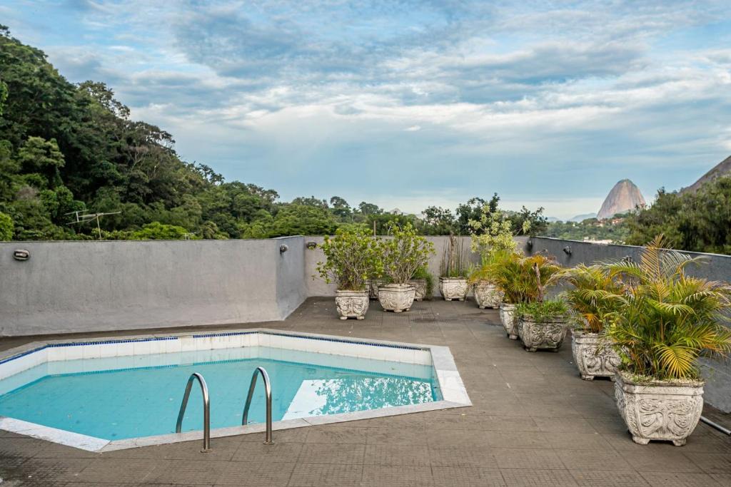 Cosme Velho House | Rio´s Mansion: Sugar Loaf, The Redeemer and Pool