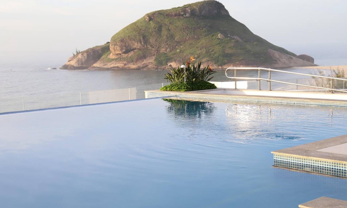 Recreio dos Bandeirantes Hotel | Romantic Getaway Room w/Panoramic Oceanic Views Over Recreio Beach