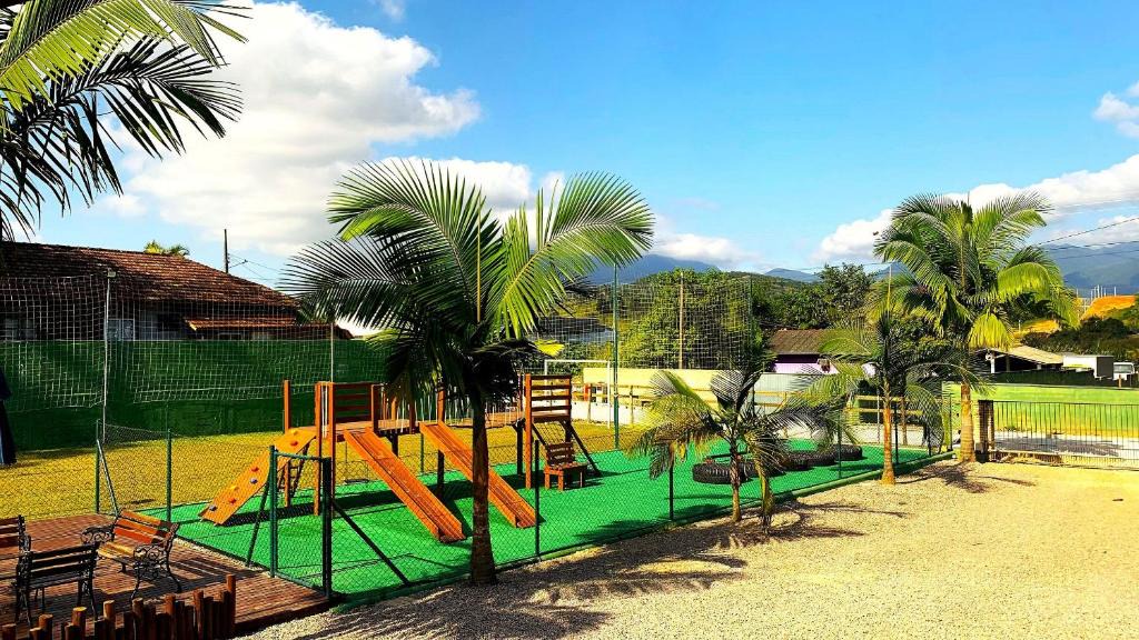 Palhoca House | Sítio do Alto - Lazer, Conforto e Fácil Acesso